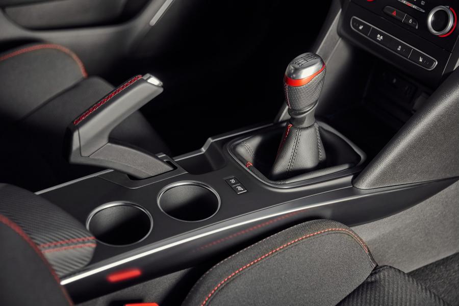 Детали интерьера Renault Megane R.S. Cup chassis 2018 года  (WW) (фото 4 из 25)